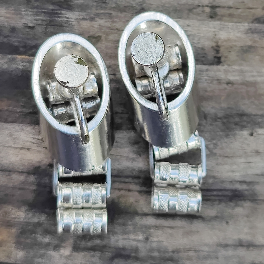 Unique Vintage Earrings - Picture 2 of 3